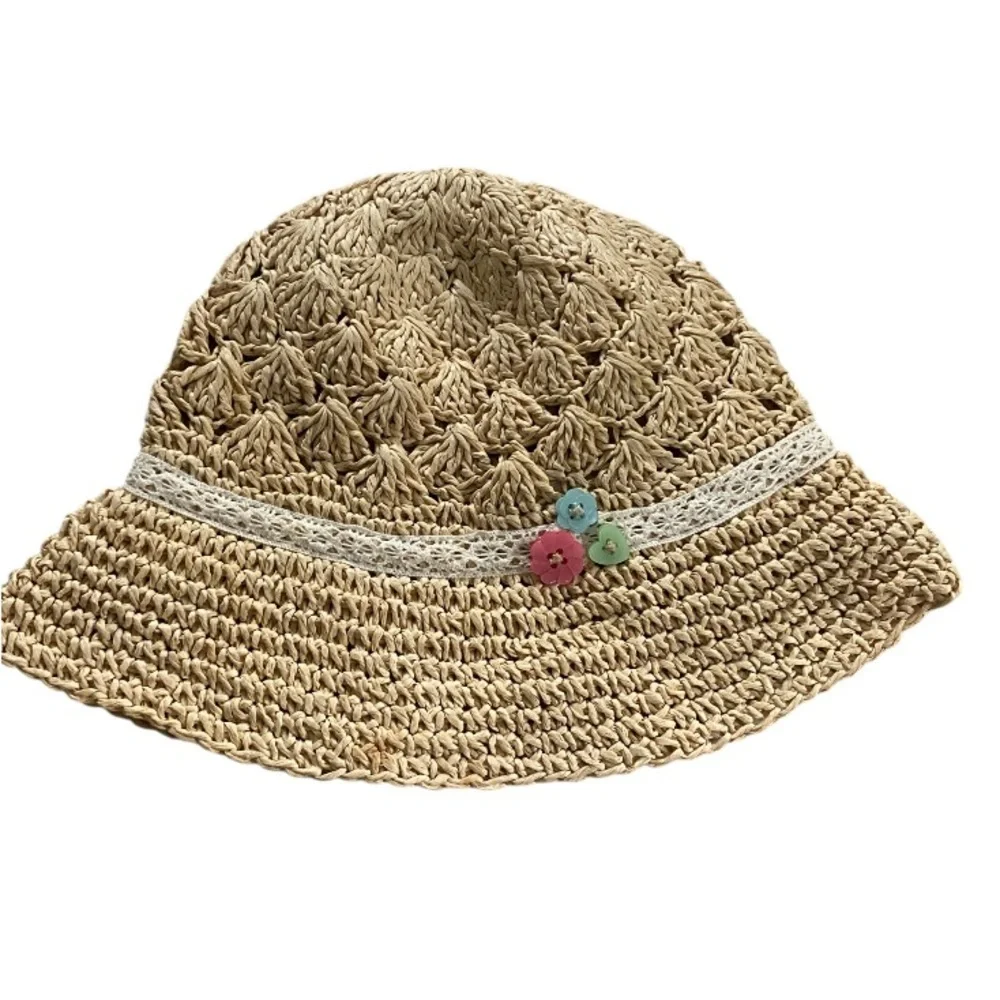 Old Navy girls hat 100% paper